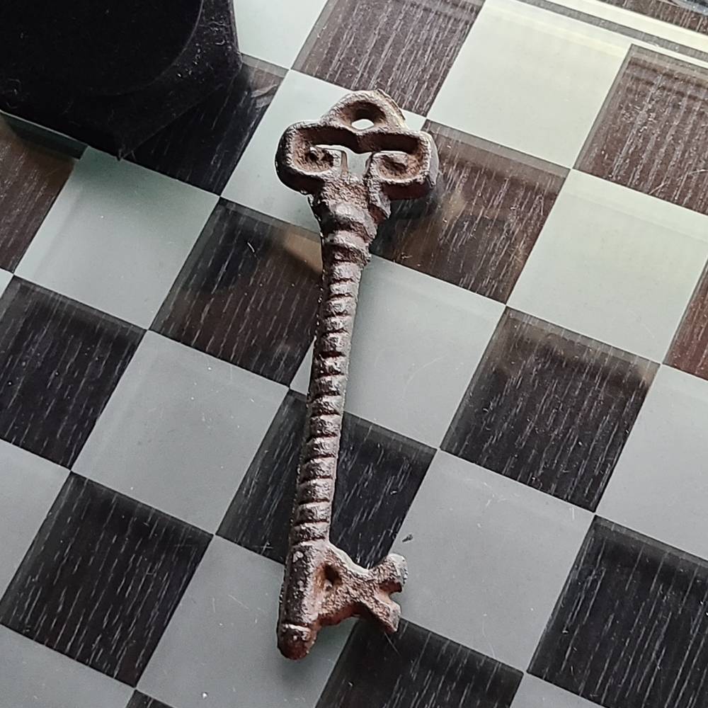 Large Vintage Key - Picture 5 of 5
